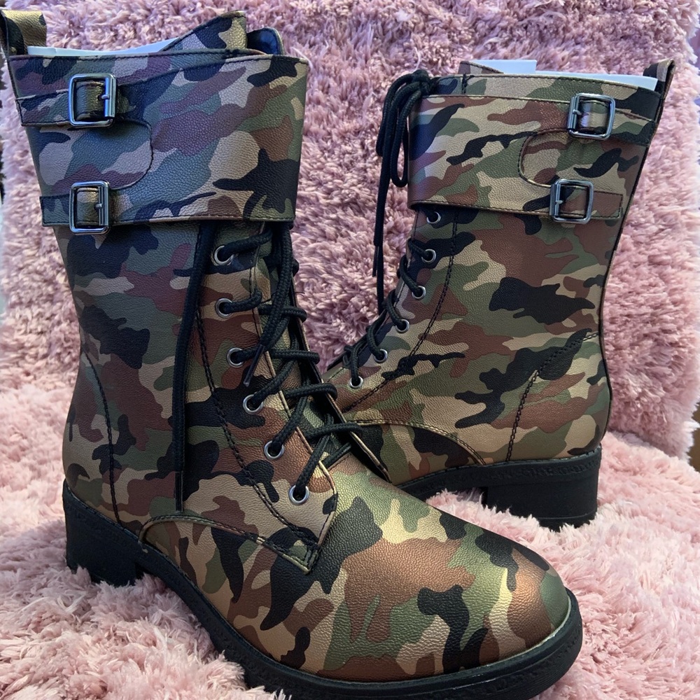 CAMO BOOTS. Brand new!!